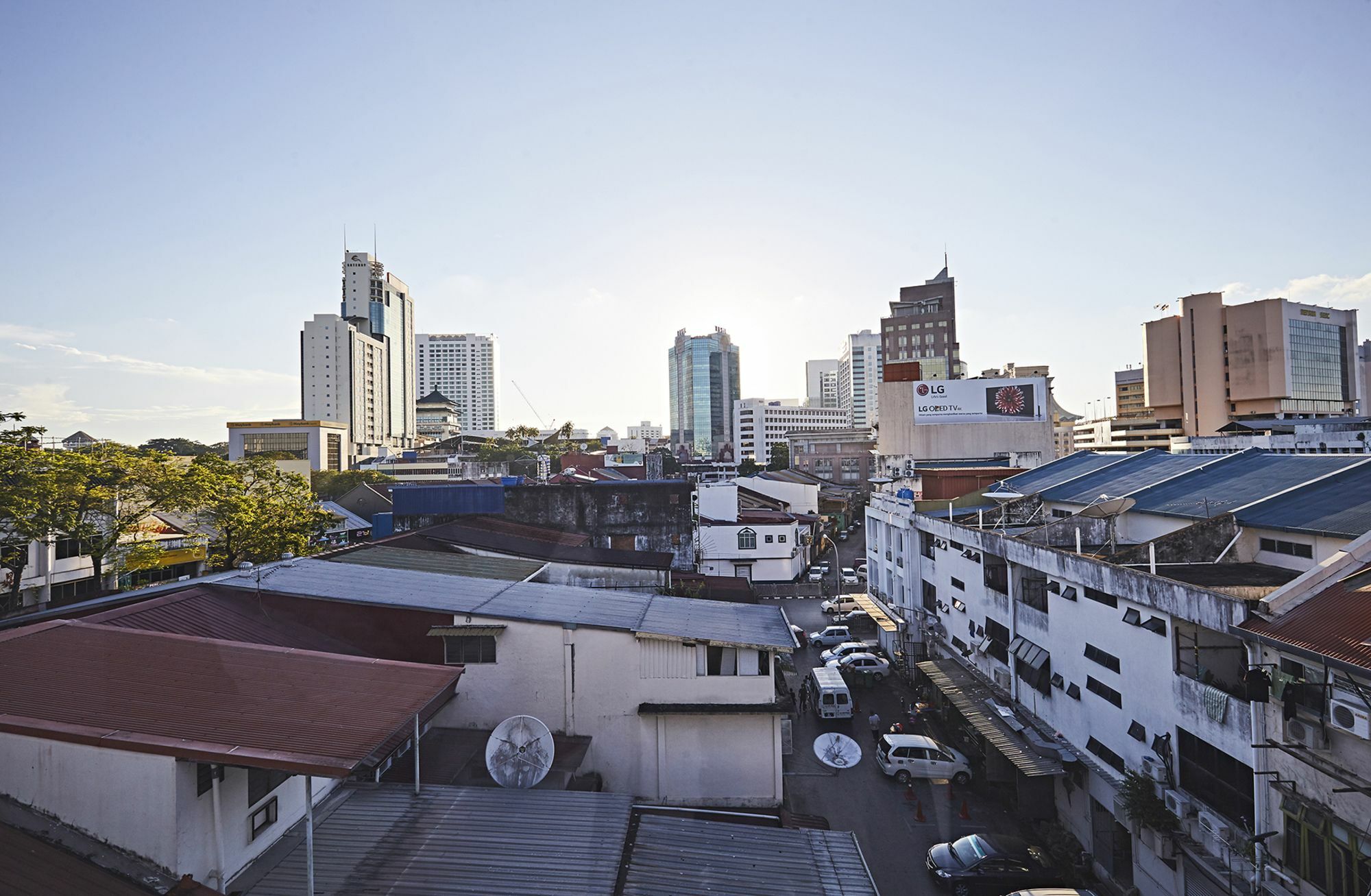 Meritin Hotel Kuching Exterior foto